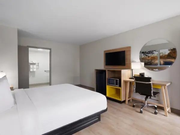Days-Inn by Wyndham Montgomery I-85 7